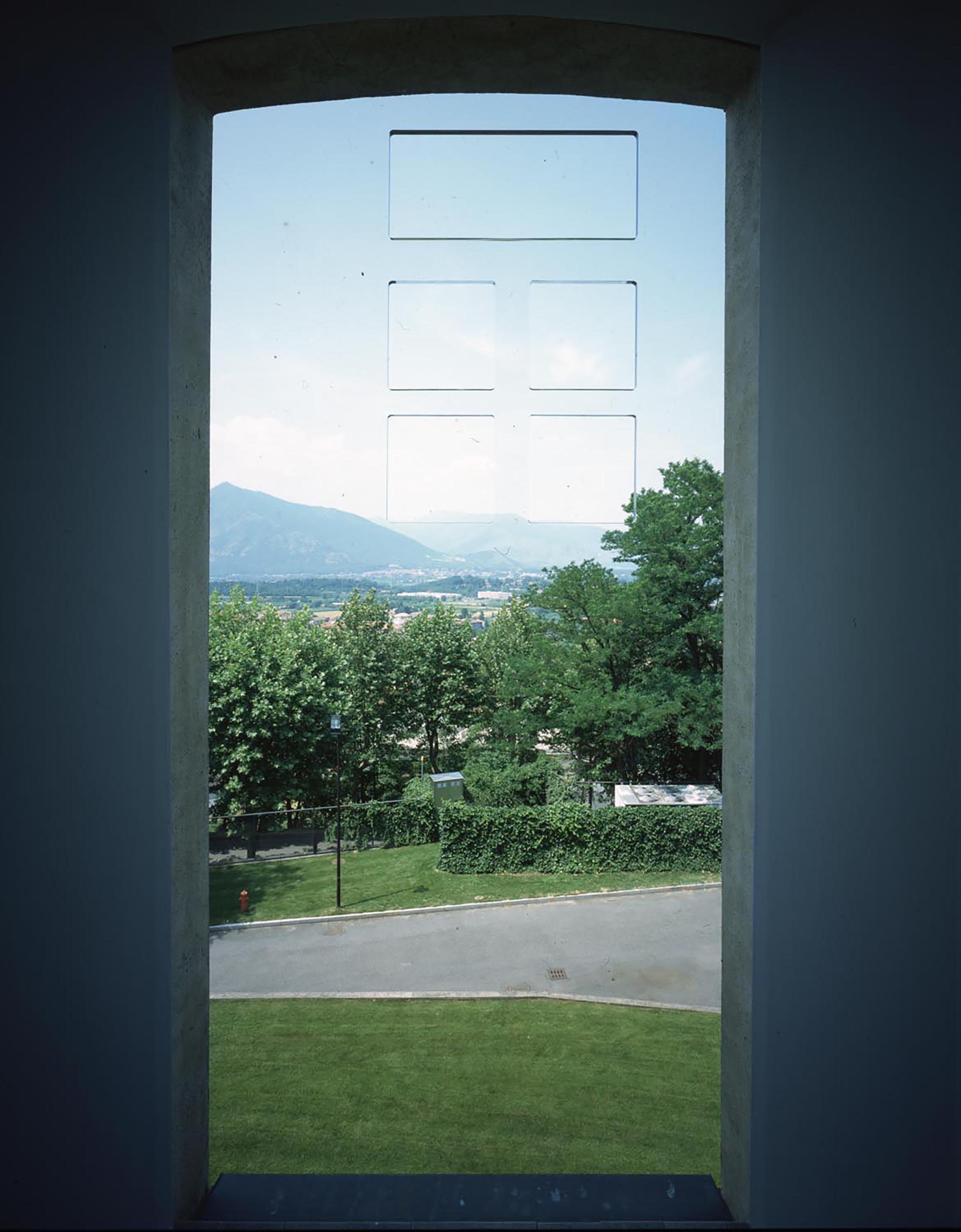 Massimo Bartolini, Finestra su finestra, 2002